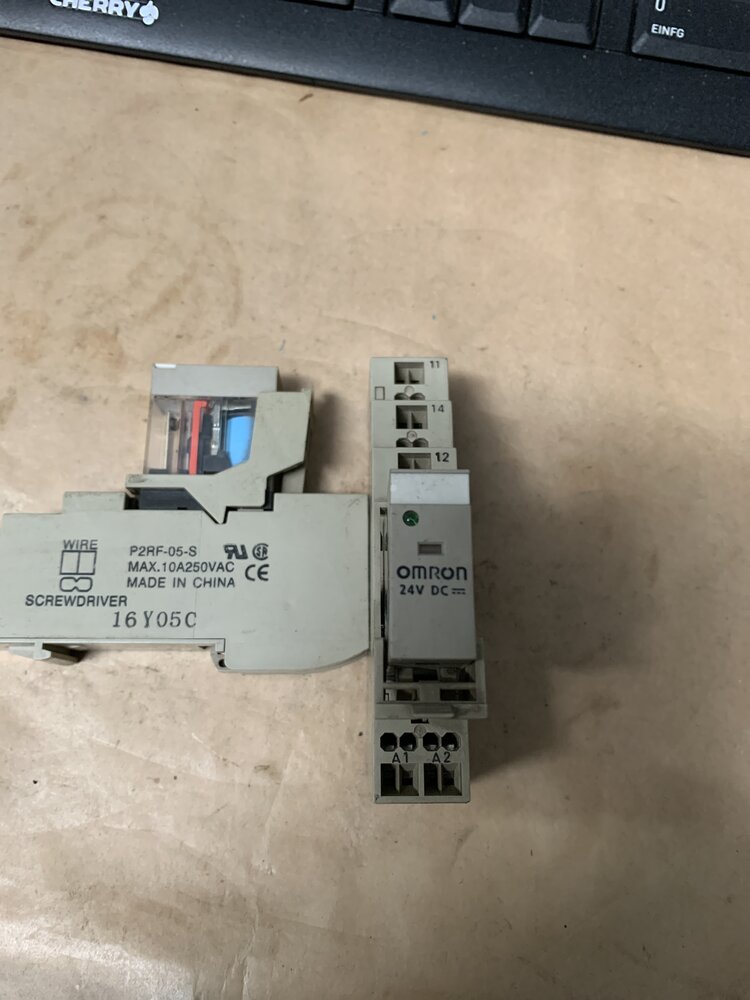 OMRON  P2RF-05-S - Bild 2