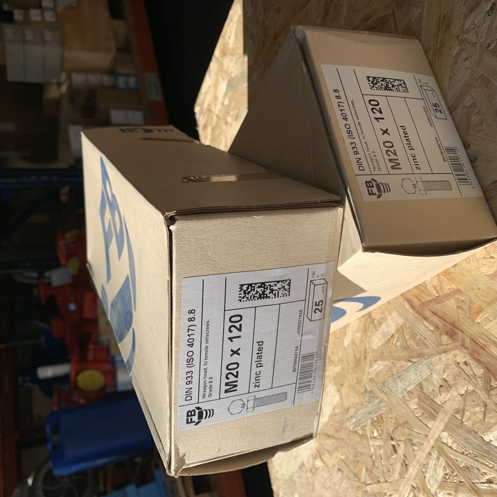 3) Sechskantschrauben M20x120