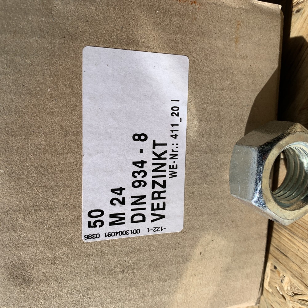 1) Sechskantmutter M24