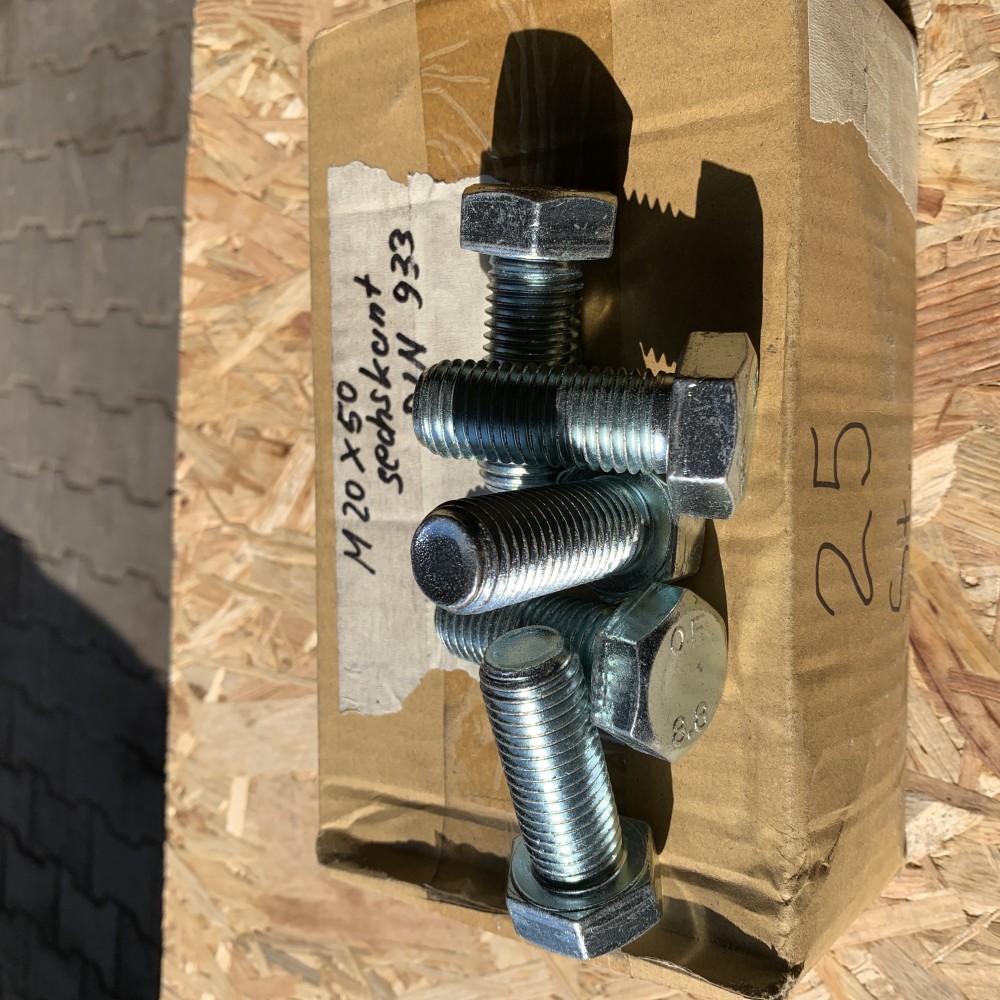 1) Sechskantschrauben M20x50